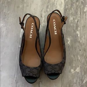 beautiful barely worn coach wedges